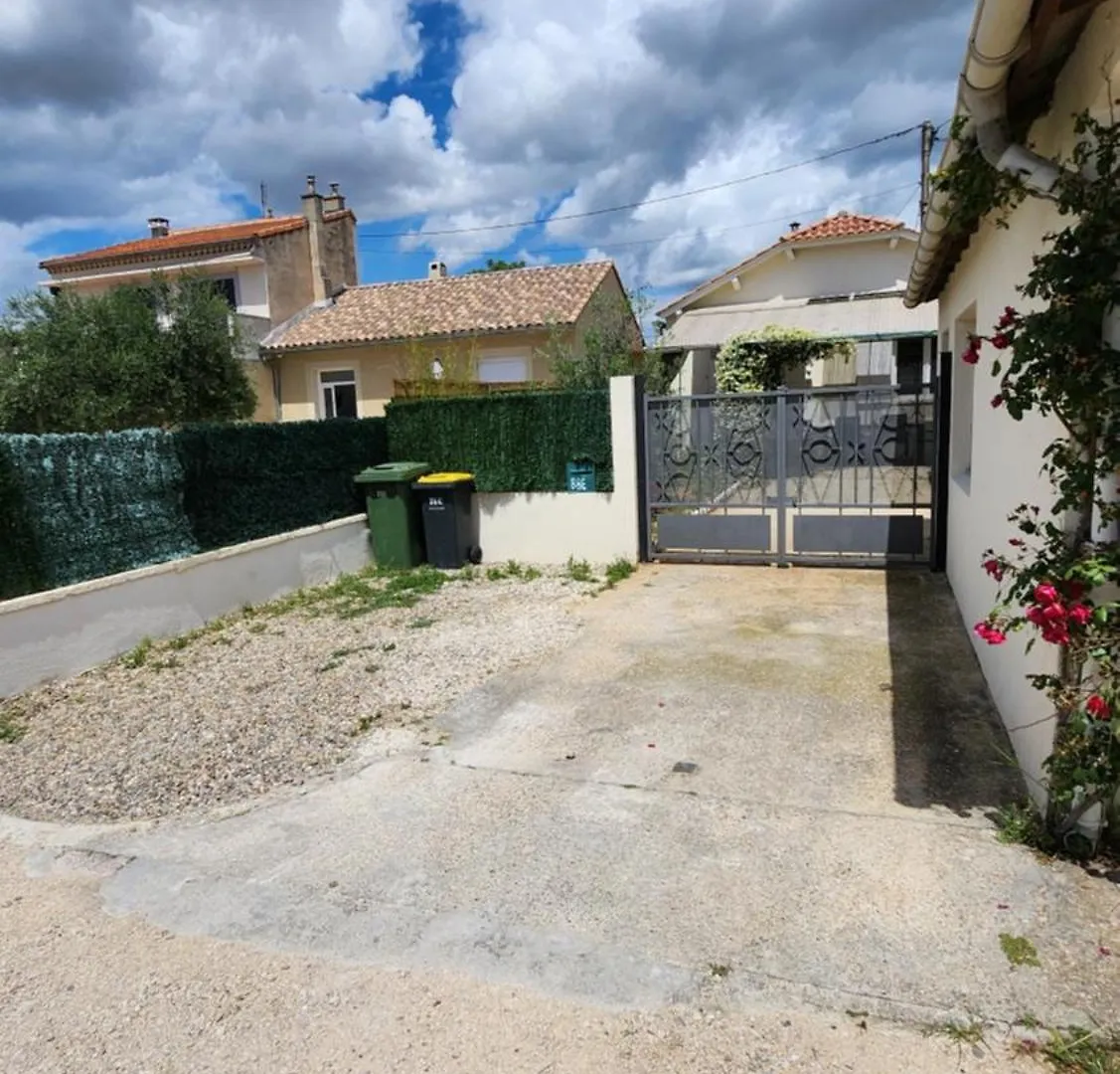 Maison Provence, Proche Avignon Sorgues 0*,